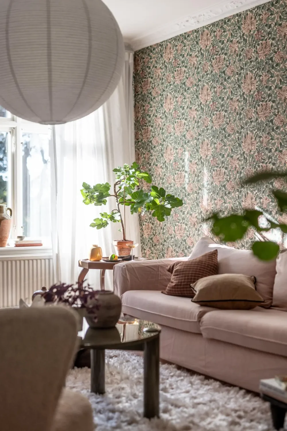 William Morris Wallpapers and Period Features in a Gothenburg Apartment 5 living room detail