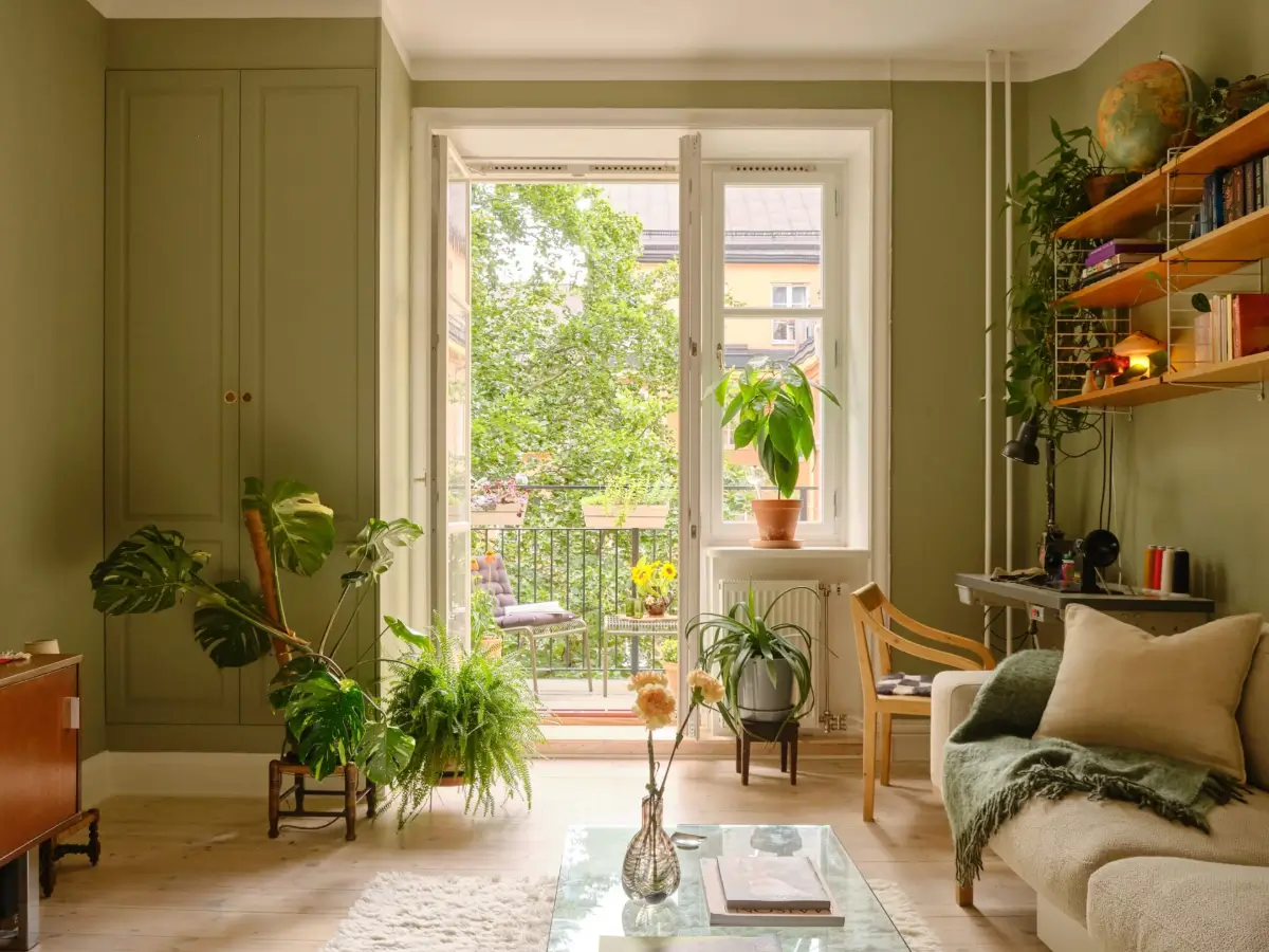 Green and Apricot Rooms in a Charming Stockholm Apartment 1 c
