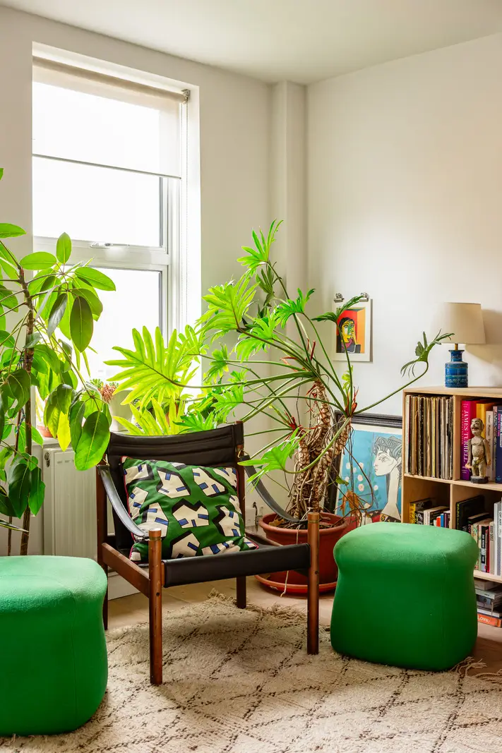 Color, Plants, and Art in a London Duplex Apartment 9 london-duplex-color-plants-art10