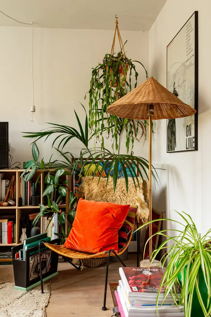 Color, Plants, and Art in a London Duplex Apartment 11 london-duplex-color-plants-art11