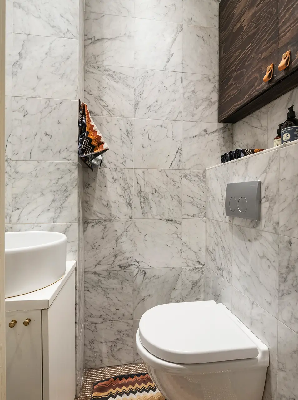 A Stylish Beige Apartment with a Light Blue Kitchen 31 marble guest toilet narrow wooden cabinets