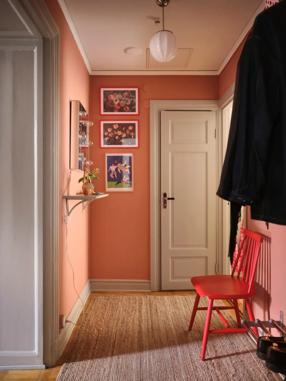 Color, Books, and a Walk-In Wardrobe in a Small Stockholm Apartment 26 pink hall