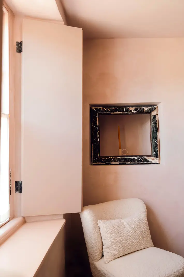 Lime Paint and Cozy Rooms in a Charming English Cottage 22 pink plaster walls