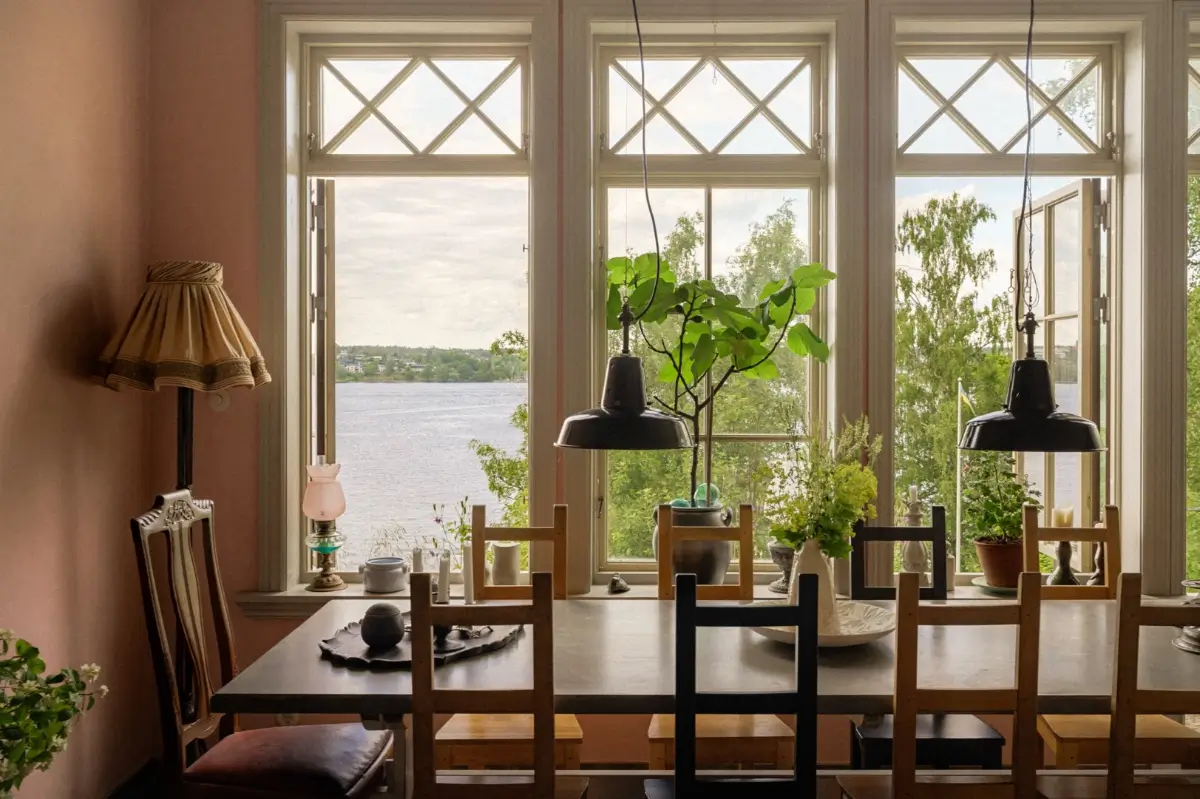 Best of 2025: Dining Rooms 35 pink-swedish-villa-nordroom14