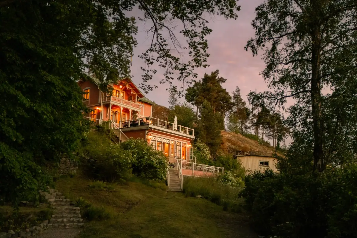 A Beautiful Pink Villa Overlooking the Stockholm Archipelago 50 pink-swedish-villa-nordroom2