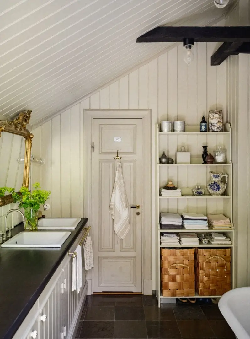 A Beautiful Pink Villa Overlooking the Stockholm Archipelago 37 pink-swedish-villa-nordroom20