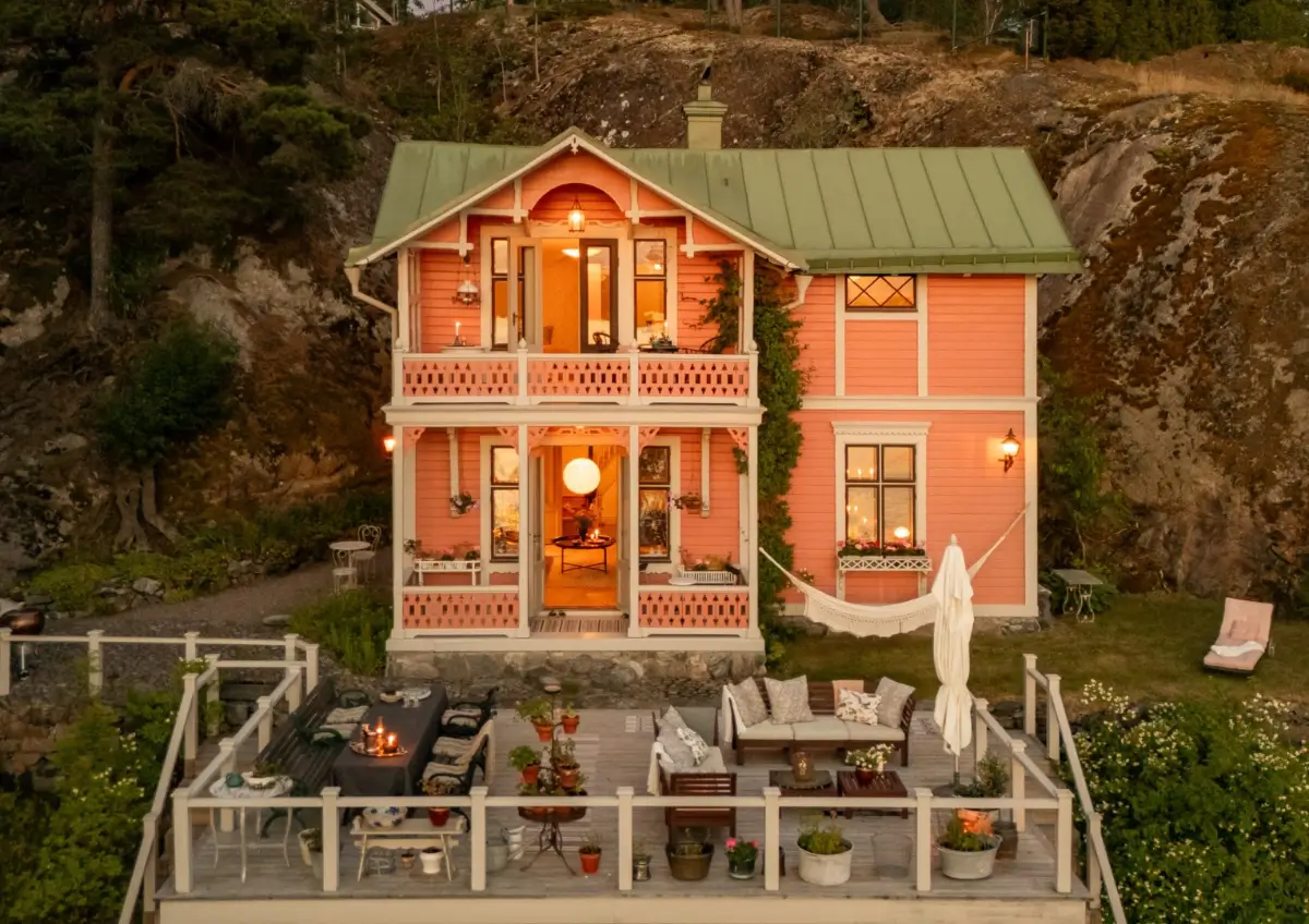 A Beautiful Pink Villa Overlooking the Stockholm Archipelago 52 pink-swedish-villa-nordroom3
