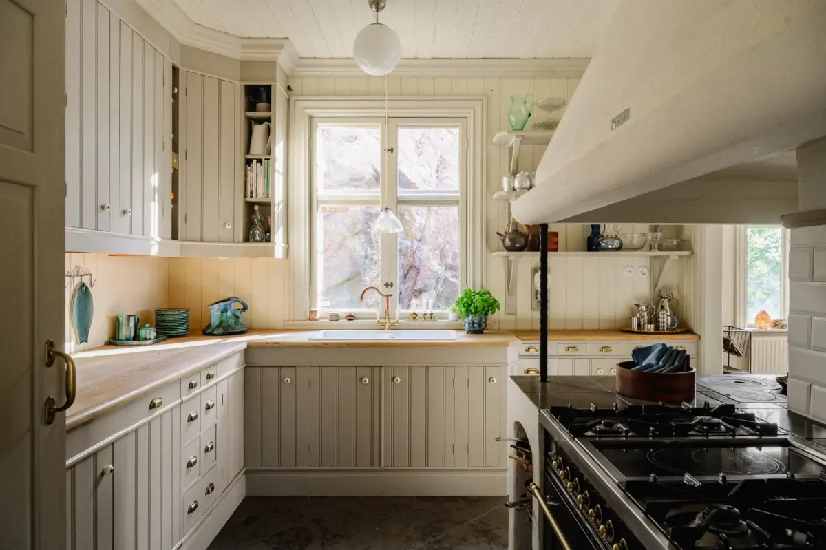 A Beautiful Pink Villa Overlooking the Stockholm Archipelago 15 pink-swedish-villa-nordroom43