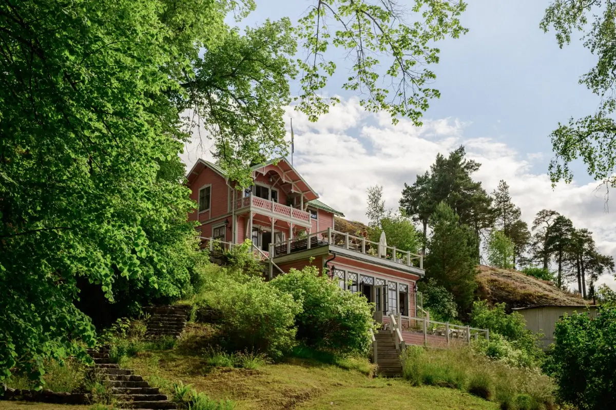A Beautiful Pink Villa Overlooking the Stockholm Archipelago 56 pink-swedish-villa-nordroom65