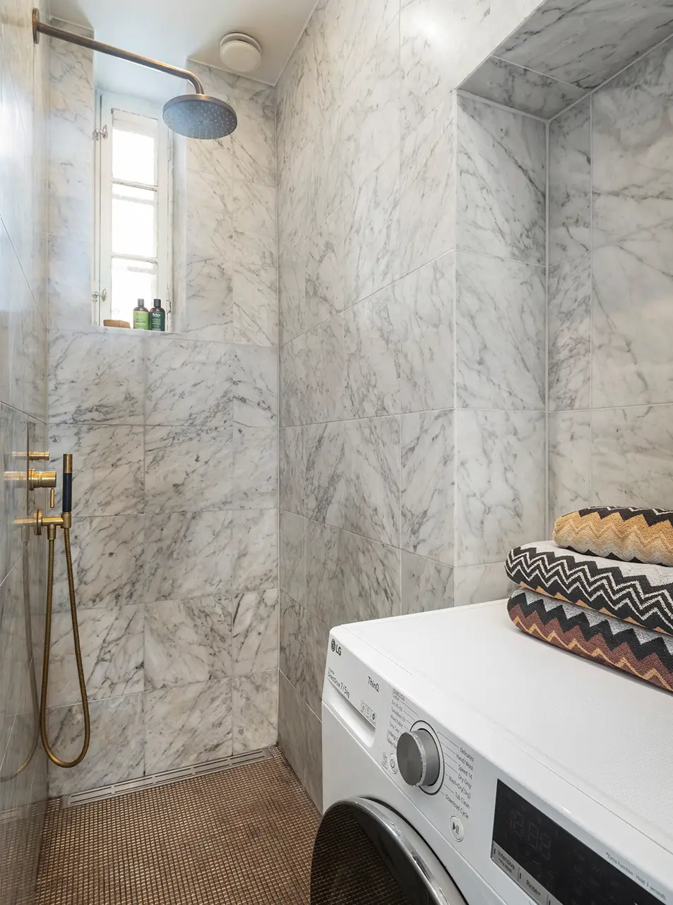 A Stylish Beige Apartment with a Light Blue Kitchen 30 small marble bathroom with washing machine