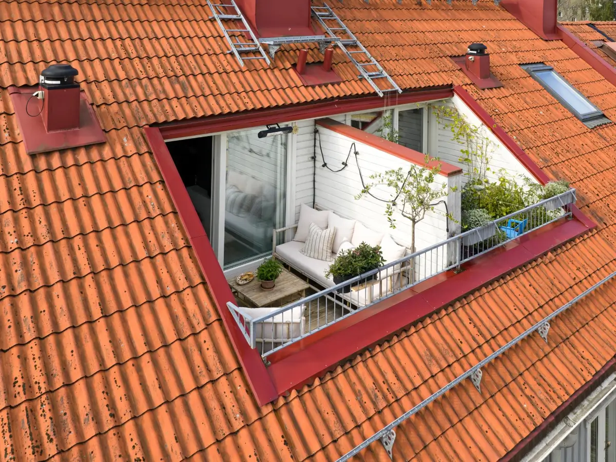 Gray Tones and High Ceilings in a Cozy Swedish Duplex Apartment 10 small roof terrace