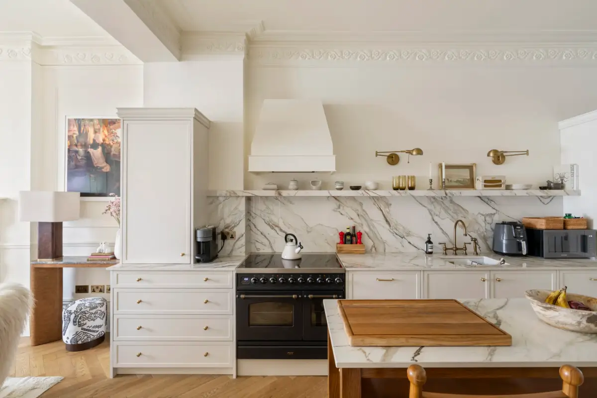 A Notting Hill Duplex Pairs Art and Victorian Architecture 6 white-kitchen-marble-shelf
