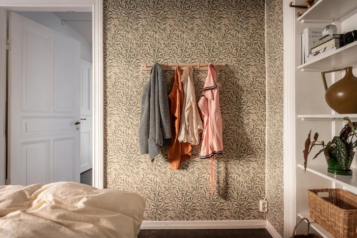 William Morris Wallpapers and Period Features in a Gothenburg Apartment 26 william morris wallpaper