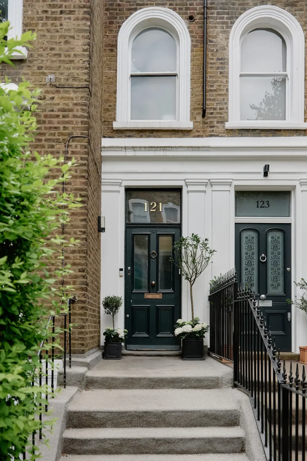 Navy-Blue Accents in a Stylish London Duplex Apartment 28 blue-tones-london-apartment-nordroom