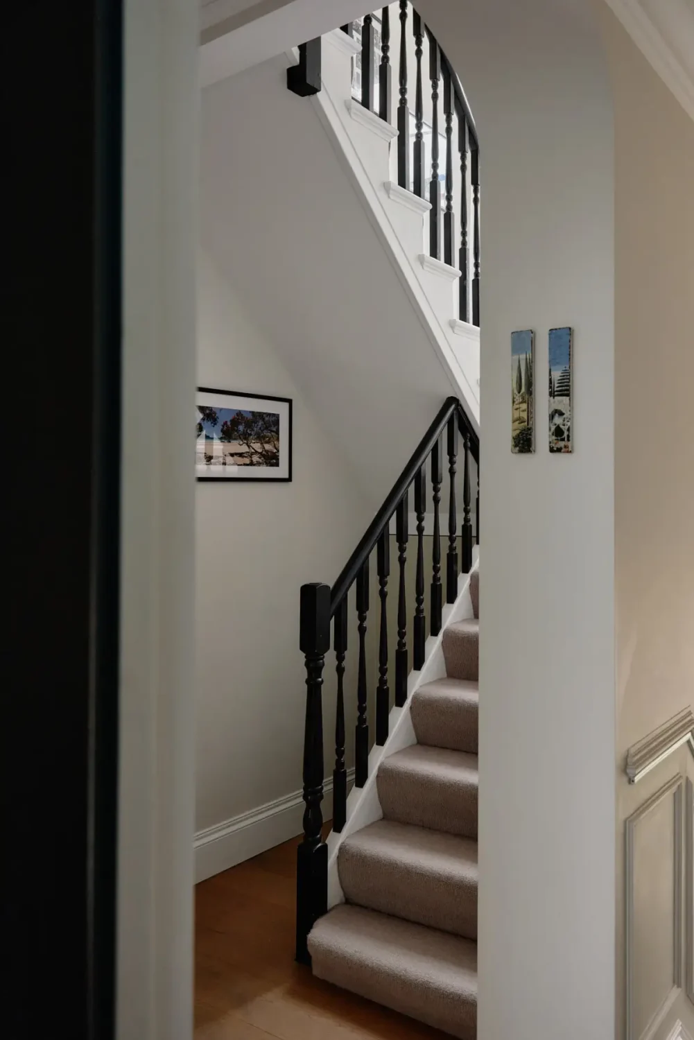 Navy-Blue Accents in a Stylish London Duplex Apartment 12 blue-tones-london-apartment-nordroom16