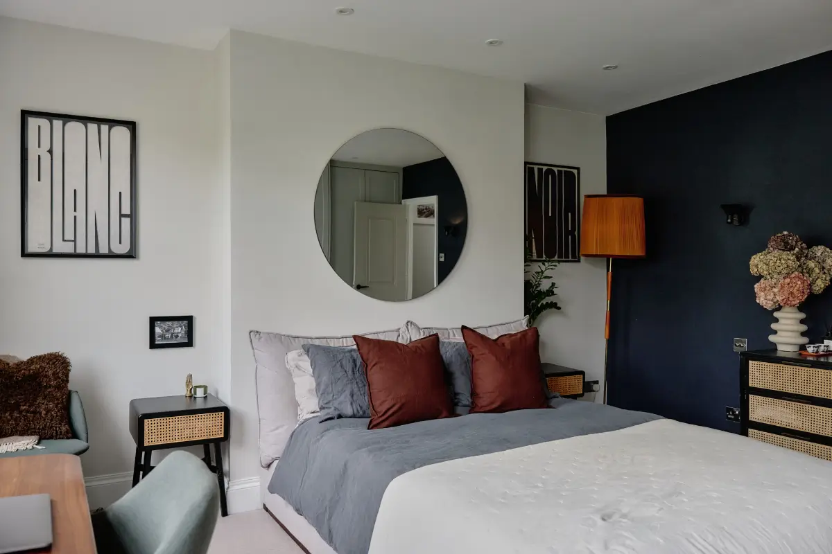 Navy-Blue Accents in a Stylish London Duplex Apartment 21 blue-tones-london-apartment-nordroom7