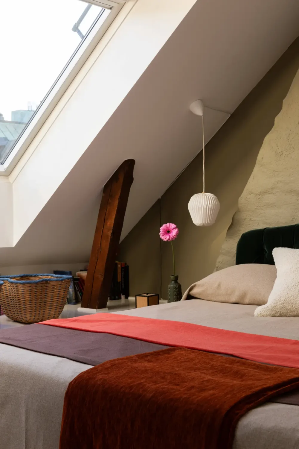 A Bright and Open-Plan Attic Apartment with Exposed Beams 18 bright-attic-apartment-stockholm-nordroom5