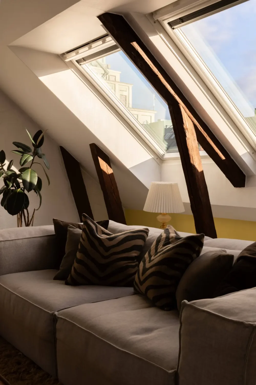 A Bright and Open-Plan Attic Apartment with Exposed Beams 5 bright-attic-apartment-stockholm-nordroom8