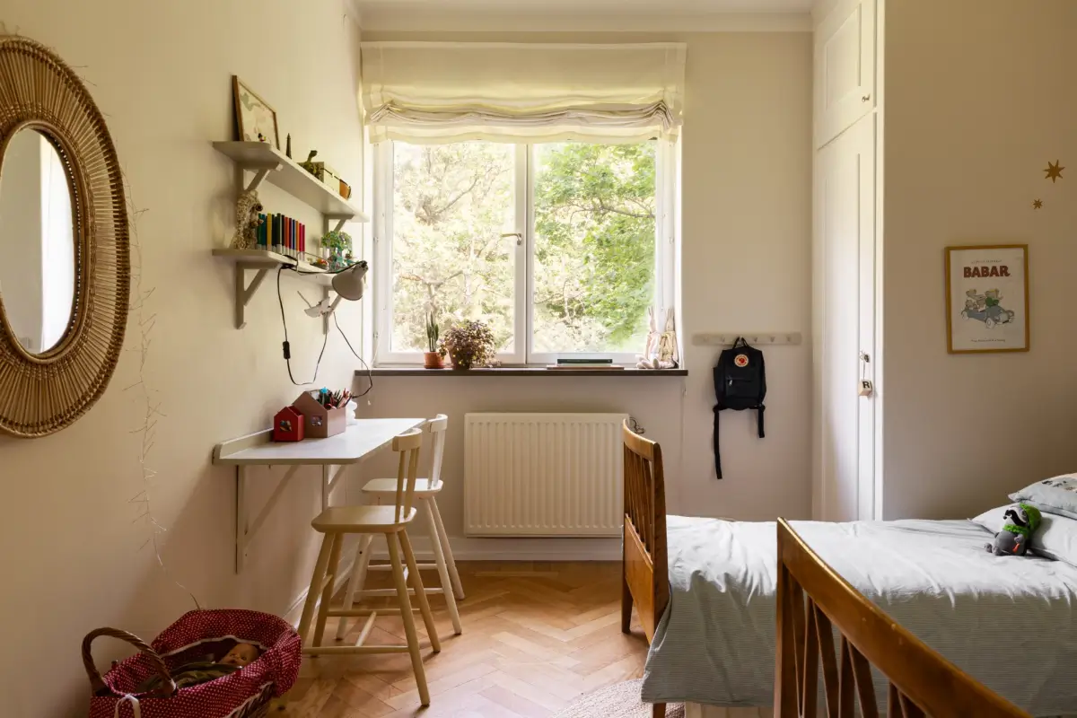Light Colors and Large Corner Windows in a Stockholm Apartment 31 bright-light-colored-1930s-apartment-stockholm-nordroom