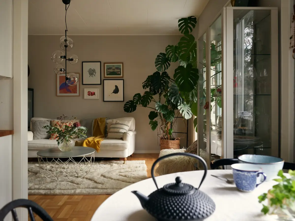 Preserved 1940s Elements and a Renovated Bathroom in a Stockholm Apartment 1 charming-1940s-apartment-period-details-renovated-bathroom-nordroom14
