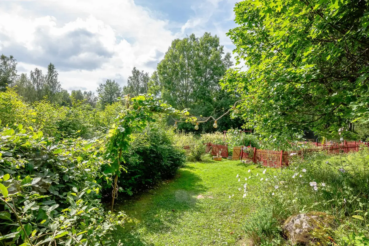 A Charming Swedish Cottage Decorated with Bold Colors and a Lush Garden 30 charming-country-holiday-cottage-sweden-nordroom12