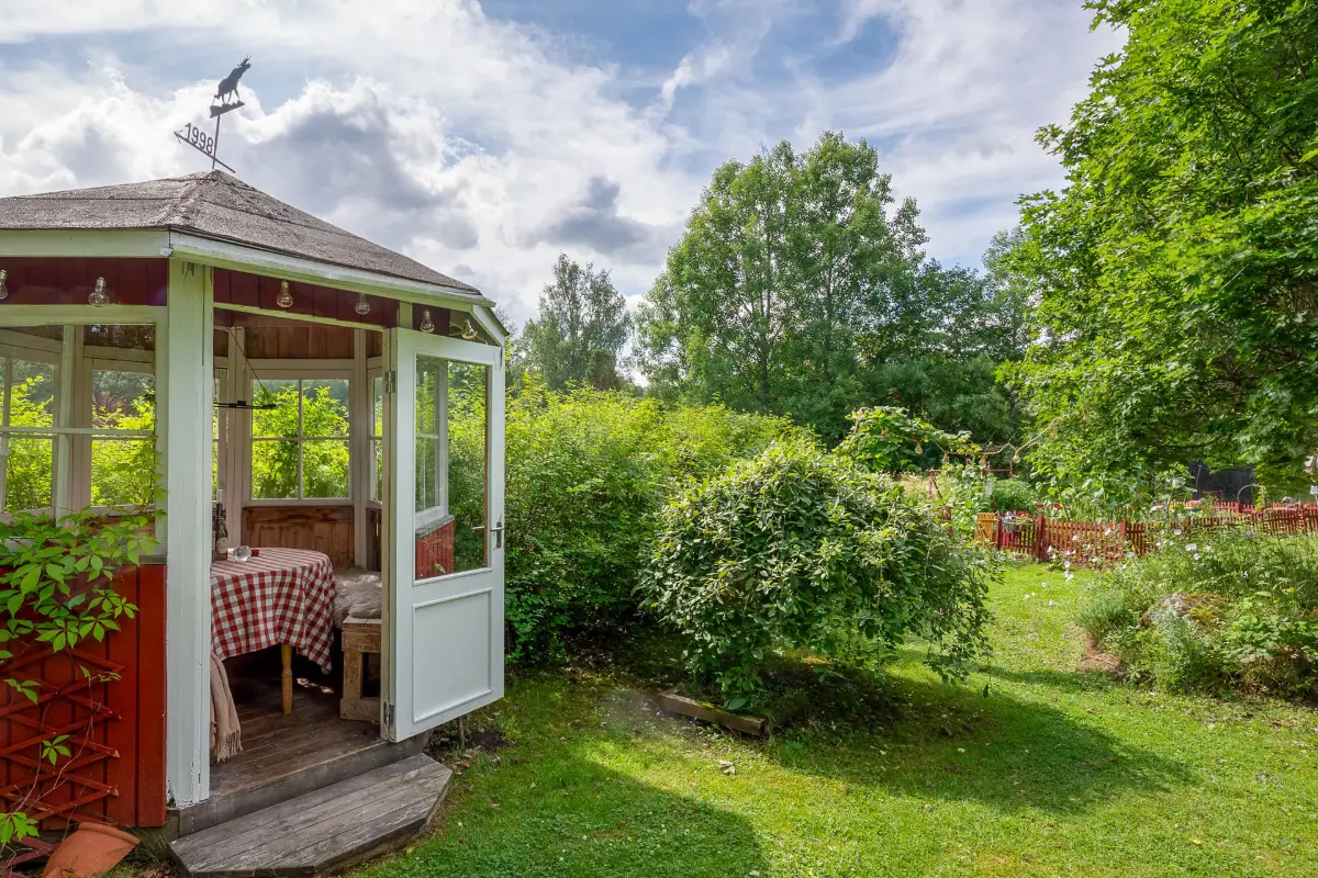 A Charming Swedish Cottage Decorated with Bold Colors and a Lush Garden 33 charming-country-holiday-cottage-sweden-nordroom13