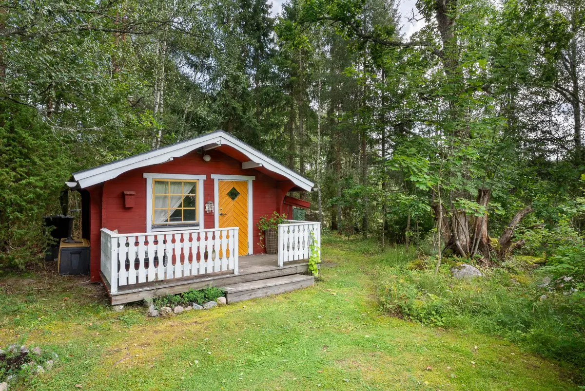 A Charming Swedish Cottage Decorated with Bold Colors and a Lush Garden 37 charming-country-holiday-cottage-sweden-nordroom17