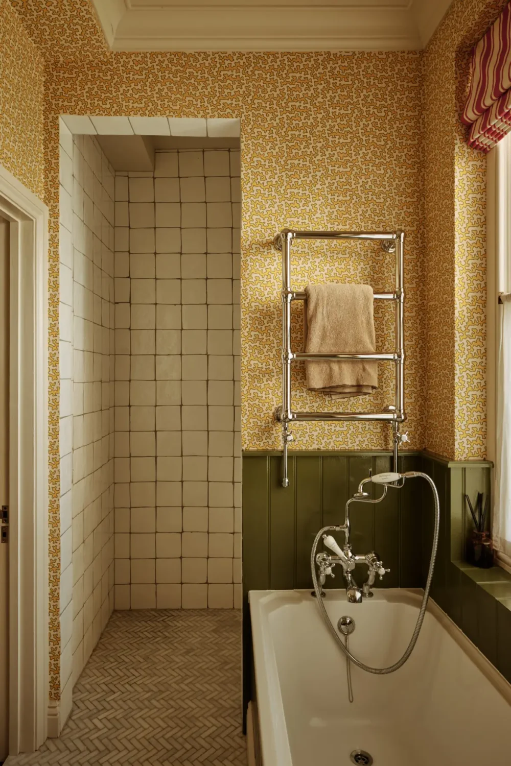 50 Bathroom Wallpaper Ideas Adding Color, Style, and Expression 30 color-texture-period-features-georgian-villa-london-nordroom8