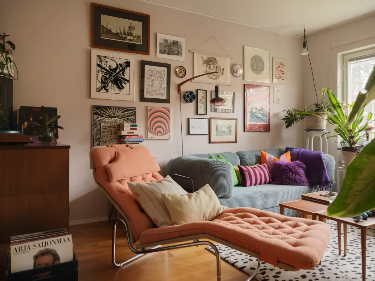 A Colorful 1950s Apartment with the Original Kitchen 6 colorful-1950s-apartment-stockholm-nordroom
