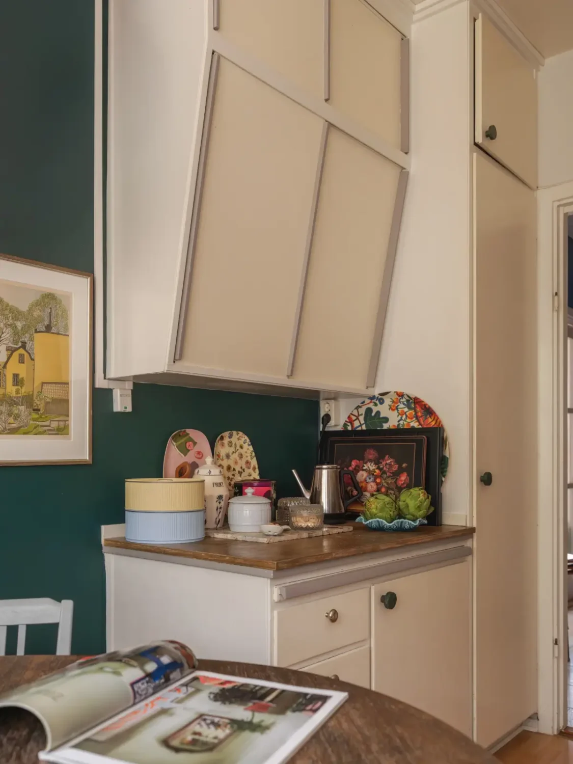 A Colorful 1950s Apartment with the Original Kitchen 13 colorful-1950s-apartment-stockholm-nordroom11
