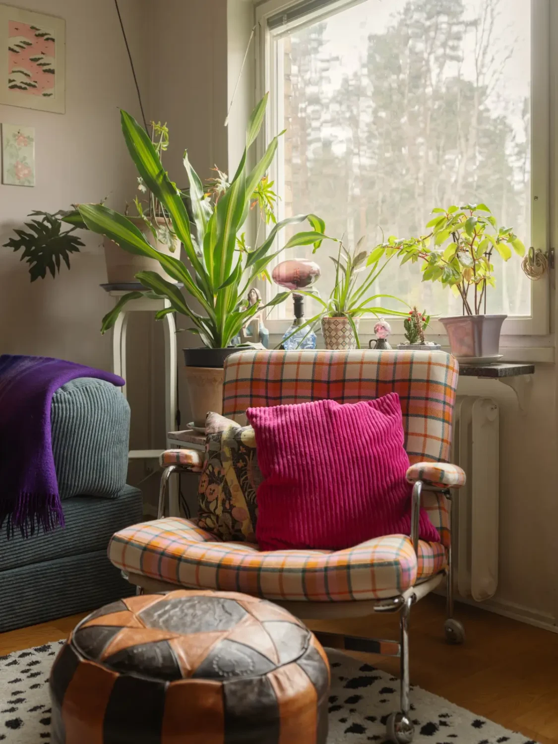 A Colorful 1950s Apartment with the Original Kitchen 3 colorful-1950s-apartment-stockholm-nordroom8