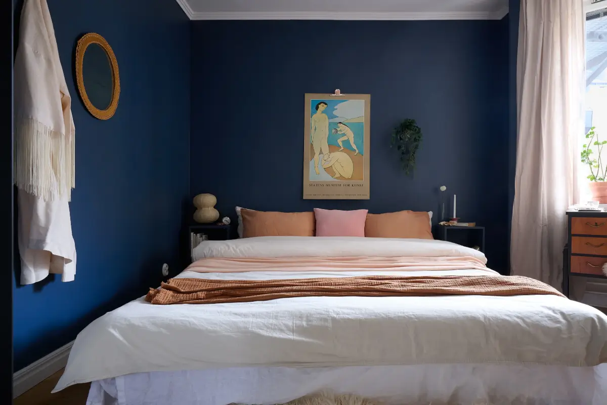 A Bright and Colorful 1930s Apartment in Stockholm 16 dark blue bedroom