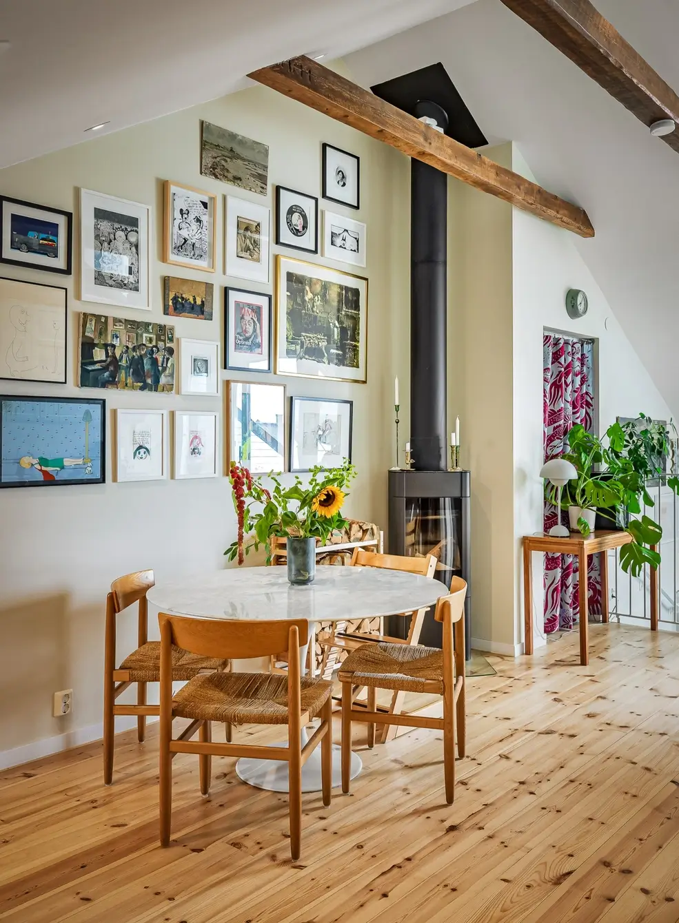 A Bright Duplex Apartment with Exposed Beams and a Roof Terrace 7 duplex-family-apartment-stockholm-nordroom10