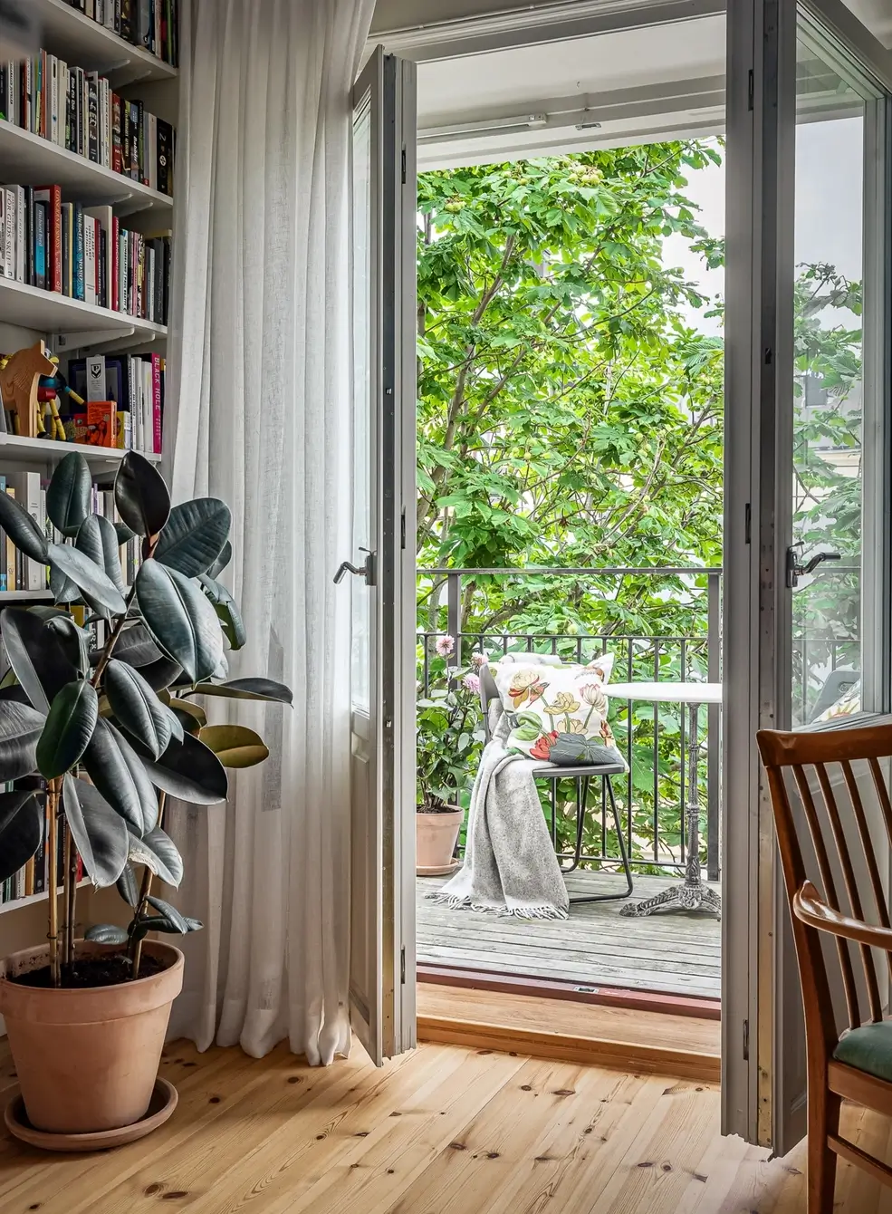 A Bright Duplex Apartment with Exposed Beams and a Roof Terrace 28 duplex-family-apartment-stockholm-nordroom2