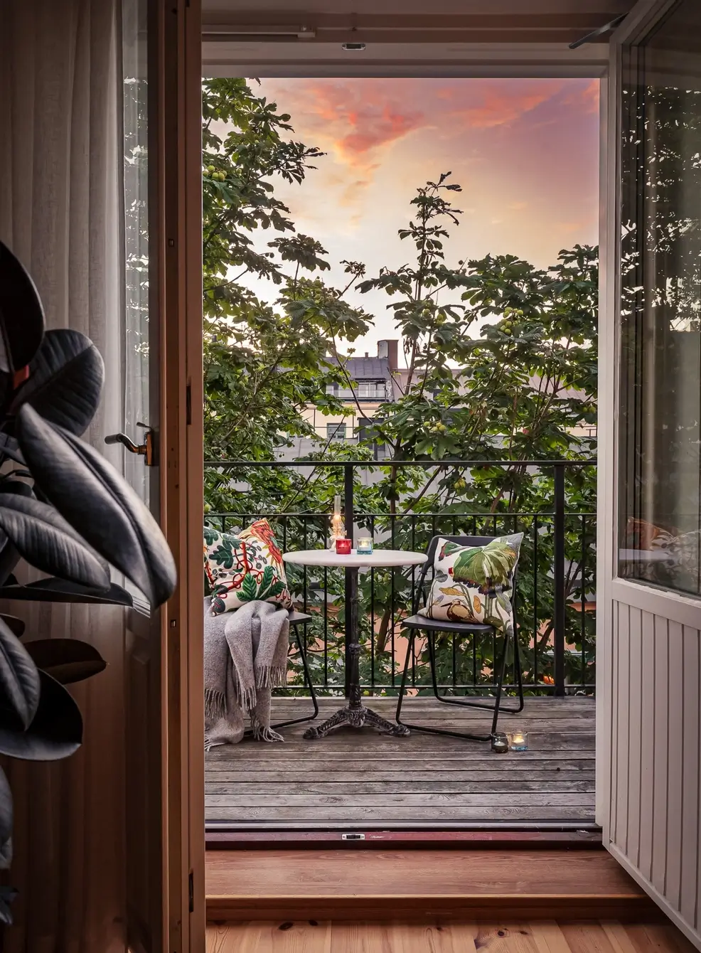 A Bright Duplex Apartment with Exposed Beams and a Roof Terrace 29 duplex-family-apartment-stockholm-nordroom4