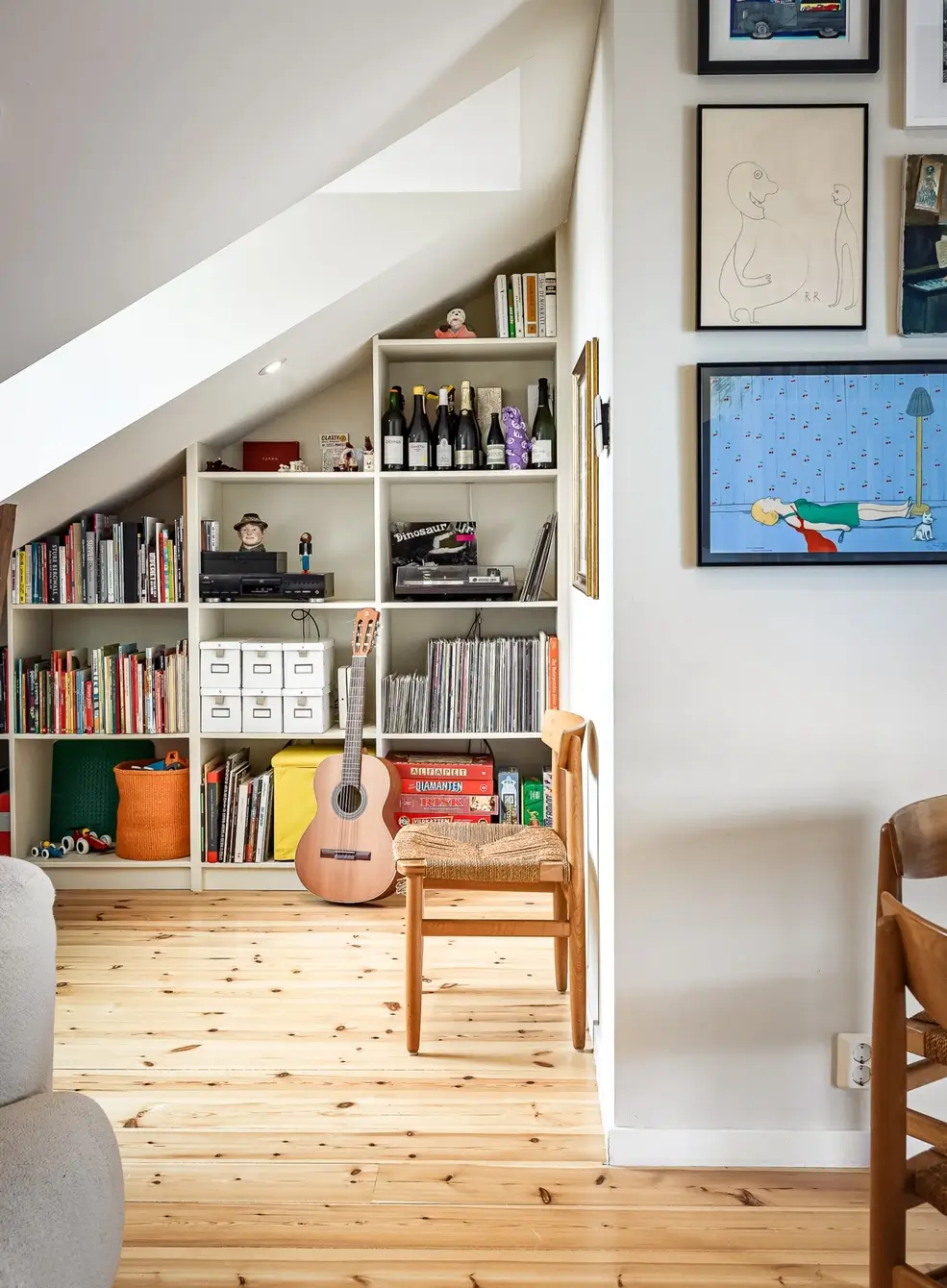 A Bright Duplex Apartment with Exposed Beams and a Roof Terrace 5 duplex-family-apartment-stockholm-nordroom8