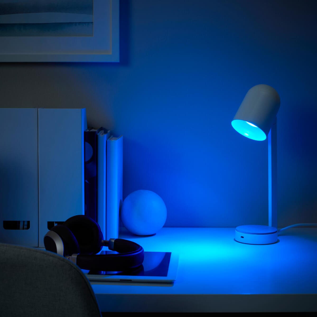 IKEA Unveils 21 New Smart Home Products Compatible with Matter 3 en-skrivbordslampa-lyser-med-blatt-sken-1f6173327693712cfd609c84914c2b43
