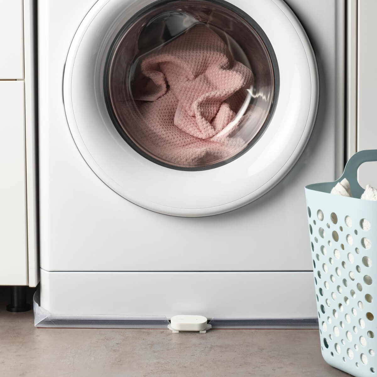 IKEA Unveils 21 New Smart Home Products Compatible with Matter 8 en-tvaettmaskin-aer-lastad-med-tvaett-bredvid-maskinen-star--35eabc0fdaad7de8faa0deaeb79dafd6