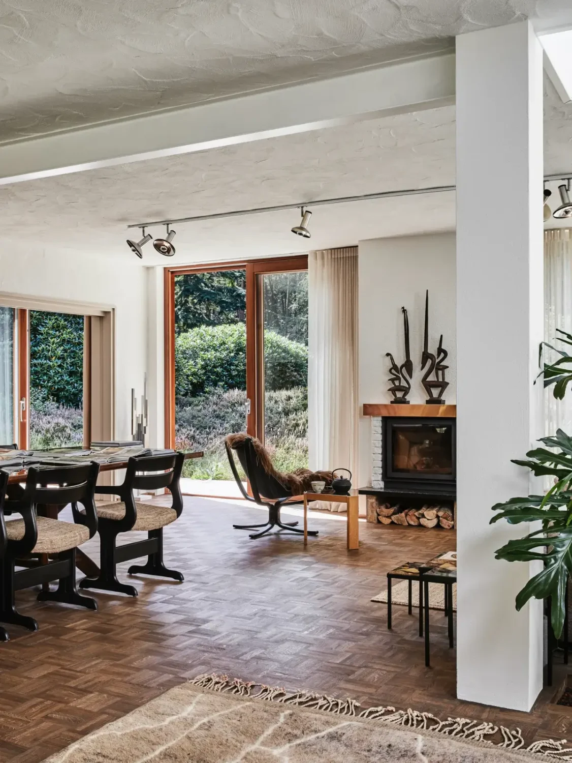 A Renovated Midcentury Forest Bungalow in The Netherlands 9 forest-bungalow-home-netherlands-nordroom