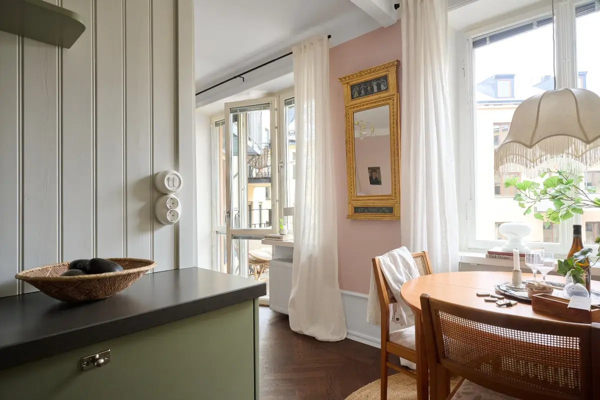 A Bright and Colorful 1930s Apartment in Stockholm 13 kitchen table