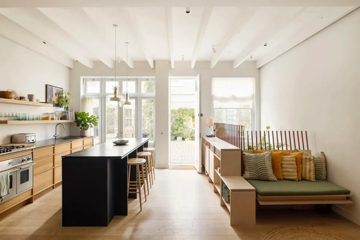 Colorful Design in a Reimagined Victorian Mews House in Notting Hill 3 mews-house-notting-hill-london-nordroom3