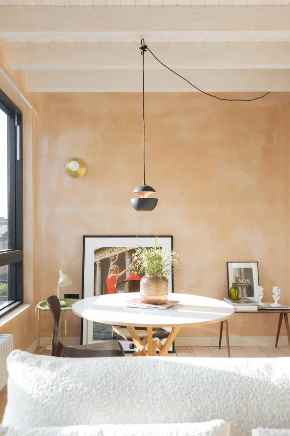 A Bright London Duplex Apartment in a Converted Victorian House 3 modern-duplex-apartment-plaster-walls-london-nordroom