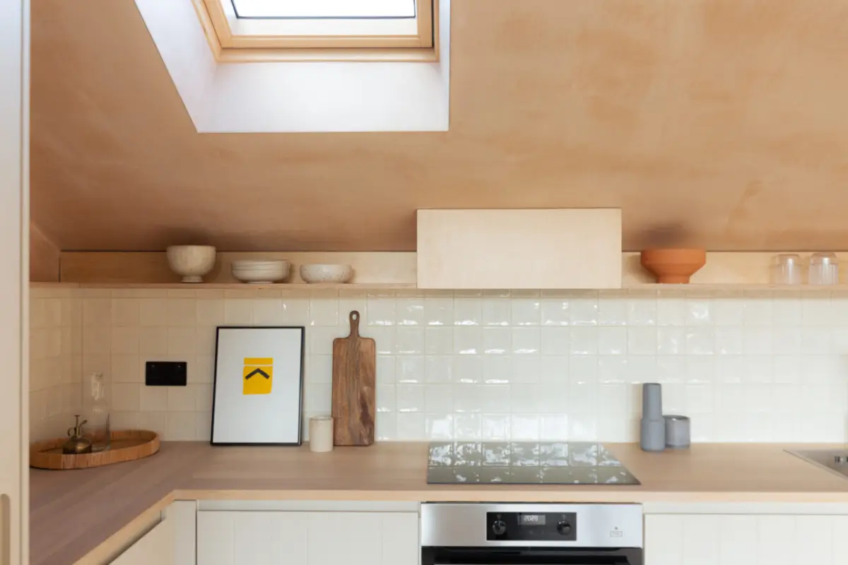 A Bright London Duplex Apartment in a Converted Victorian House 10 modern-duplex-apartment-plaster-walls-london-nordroom