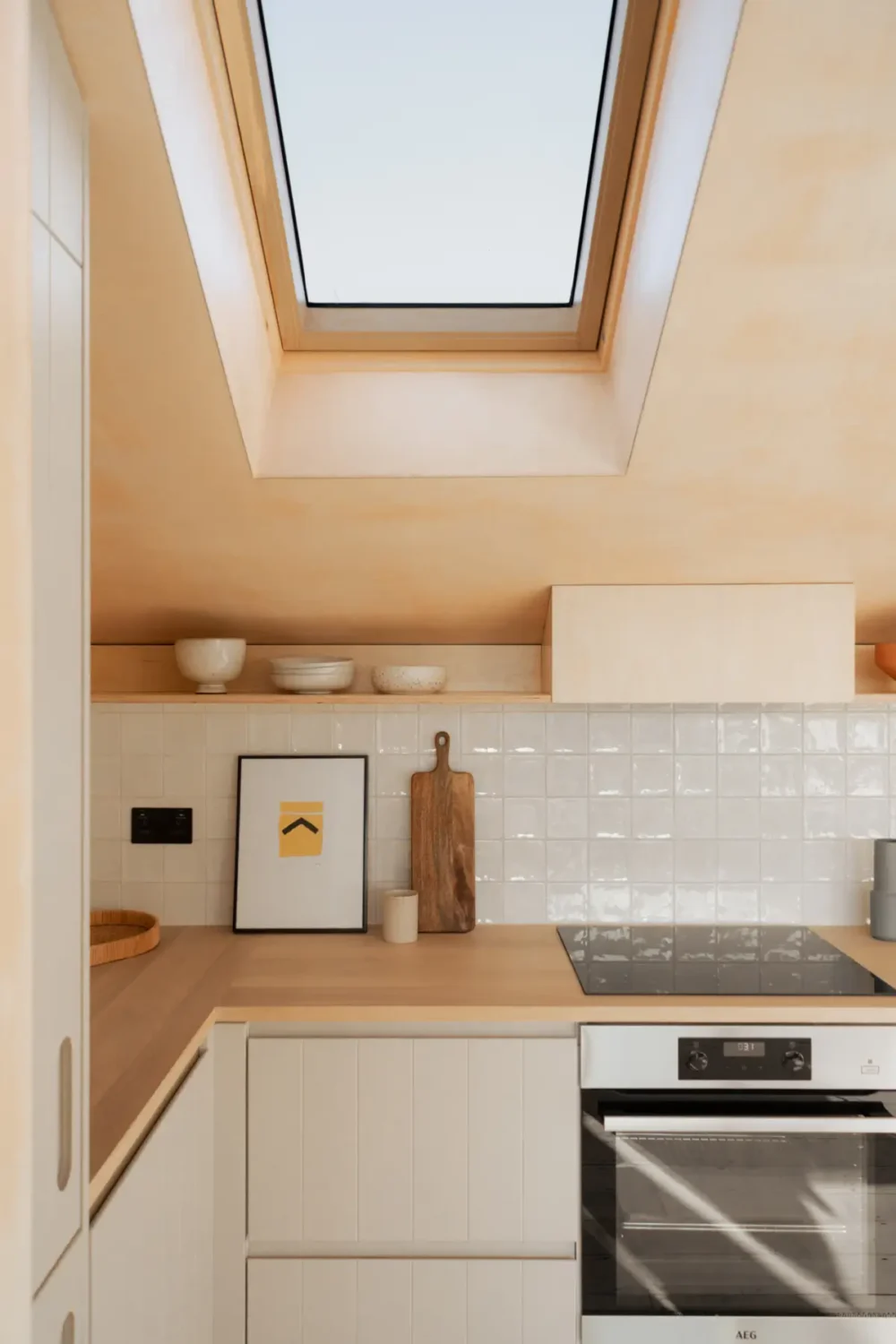 A Bright London Duplex Apartment in a Converted Victorian House 8 modern-duplex-apartment-plaster-walls-london-nordroom