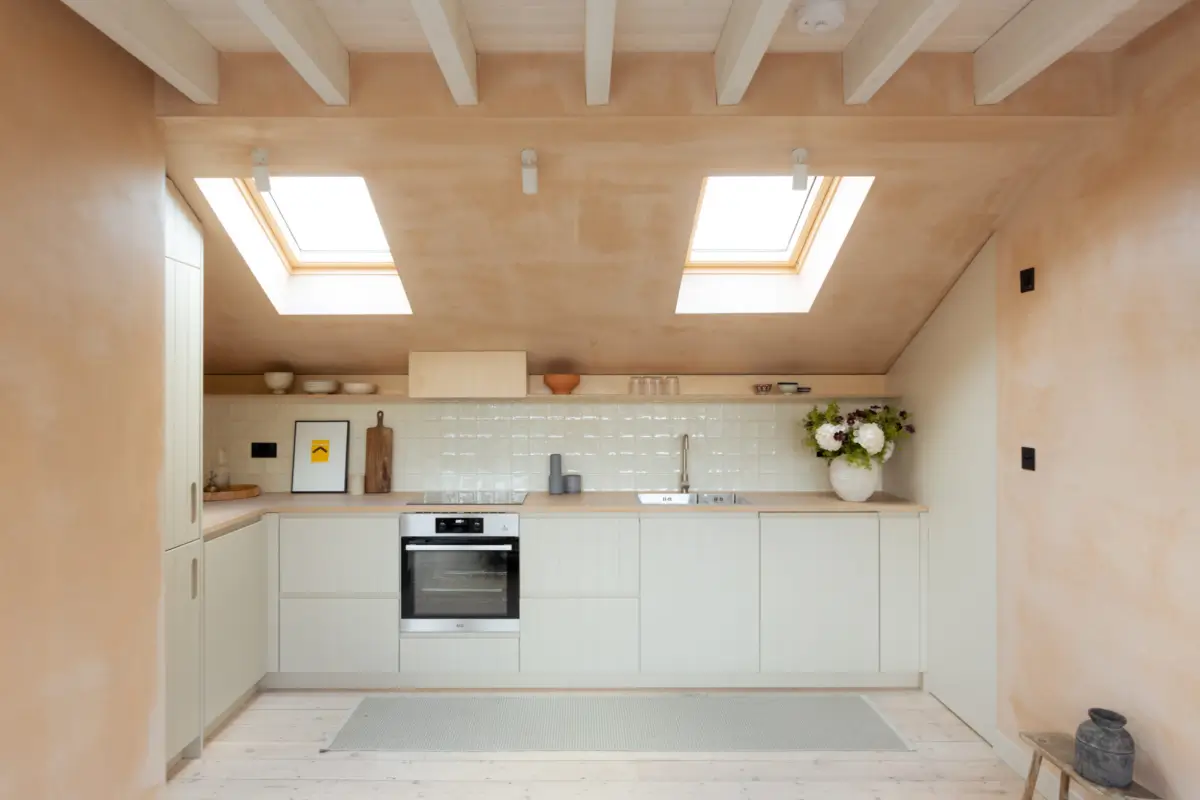 A Bright London Duplex Apartment in a Converted Victorian House 7 modern-duplex-apartment-plaster-walls-london-nordroom