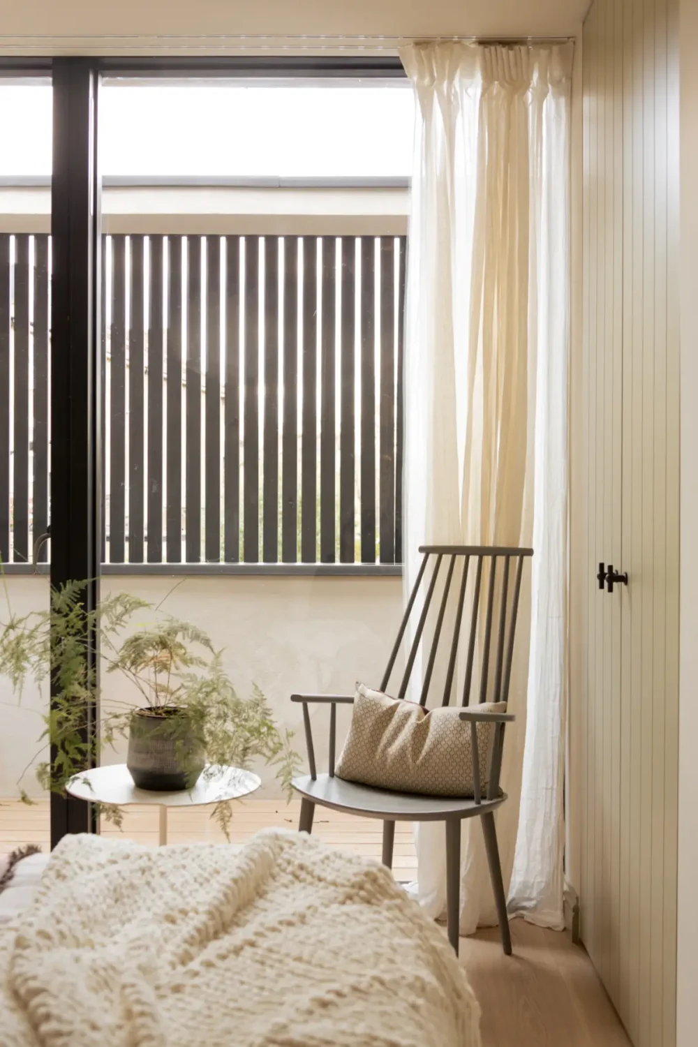 A Bright London Duplex Apartment in a Converted Victorian House 24 modern-duplex-apartment-plaster-walls-london-nordroom