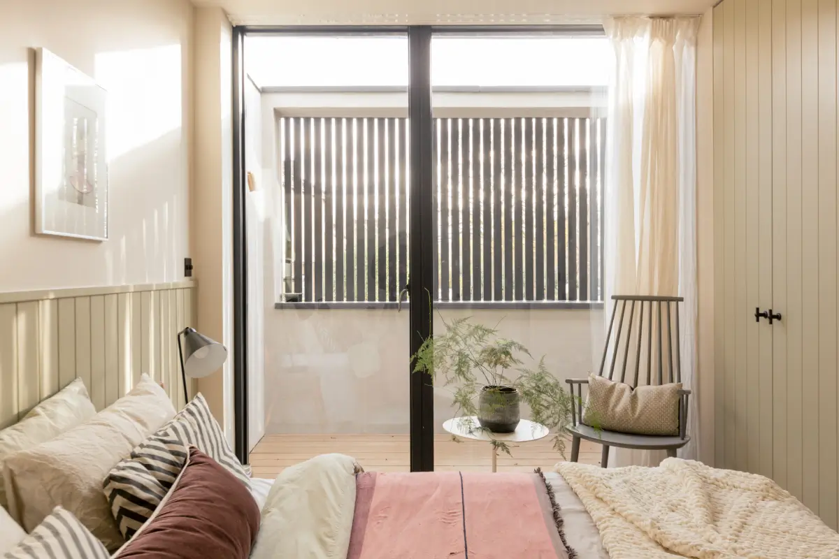 A Bright London Duplex Apartment in a Converted Victorian House 23 modern-duplex-apartment-plaster-walls-london-nordroom