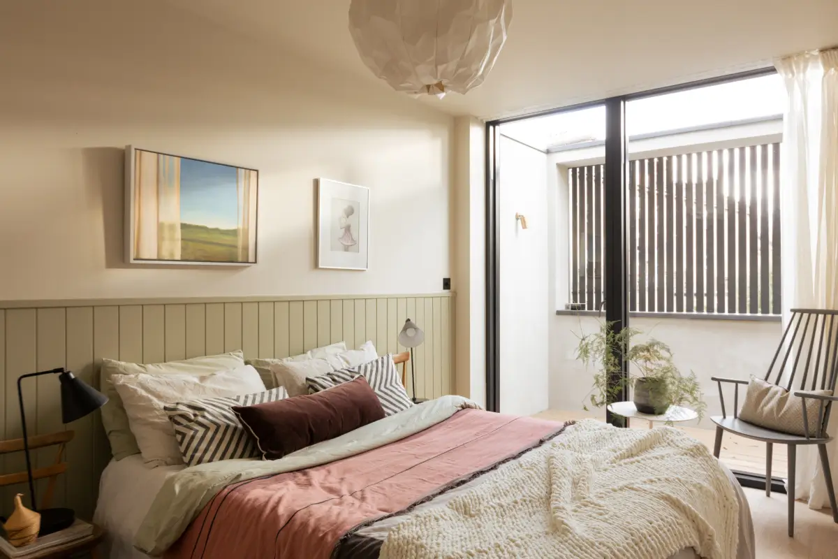 A Bright London Duplex Apartment in a Converted Victorian House 21 modern-duplex-apartment-plaster-walls-london-nordroom
