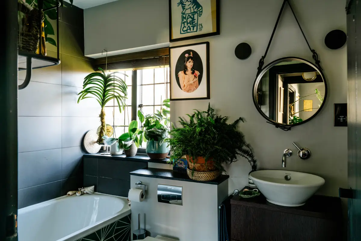 Moody Tones and Exposed Brick in an Edwardian Arts and Crafts Building 17 moody-color-scheme-one-bedroom-apartment-arts-and-crafts-building-london-nordroom10