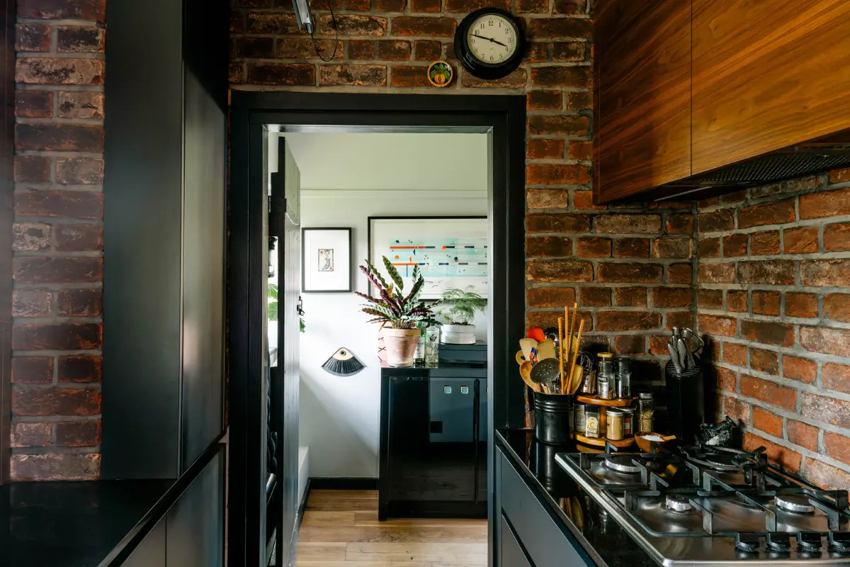 Moody Tones and Exposed Brick in an Edwardian Arts and Crafts Building 13 moody-color-scheme-one-bedroom-apartment-arts-and-crafts-building-london-nordroom13